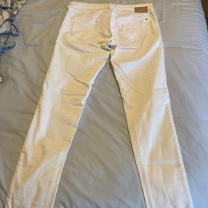 Mavi White Jeans. Style-Serena